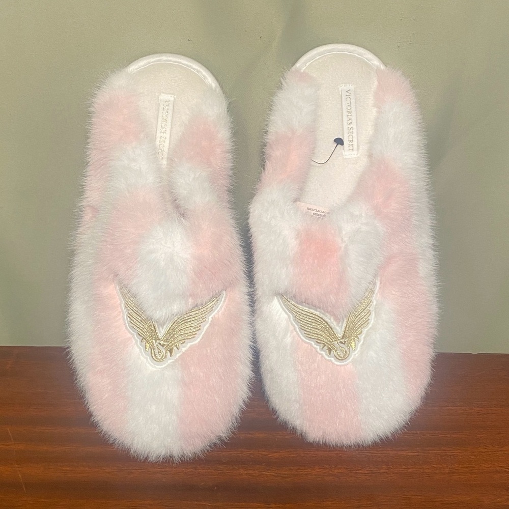 Victoria's Secret Luxe Plush Closed Toe W/ Angel Wings Logo Pink Slippers L NWT